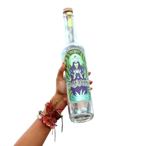 Doña Juana es un Mezcal Artesanal tipo Espadin inficionado con cannabis hecho en Oaxaca