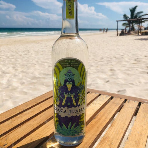 Doña Juana es un Mezcal Artesanal tipo Espadin inficionado con cannabis hecho en Oaxaca