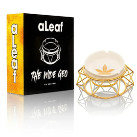 Cenicero de cerámica con base de metal color oro de Aleaf, modelo The Wide Geo